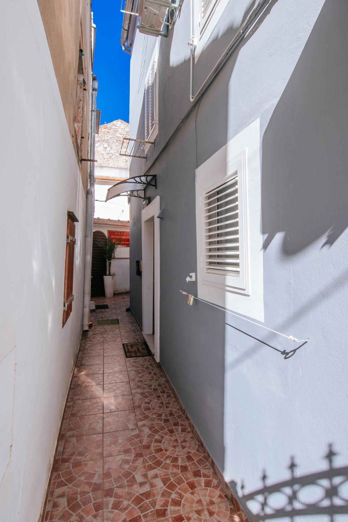Appartamento Ema House Zara Esterno foto